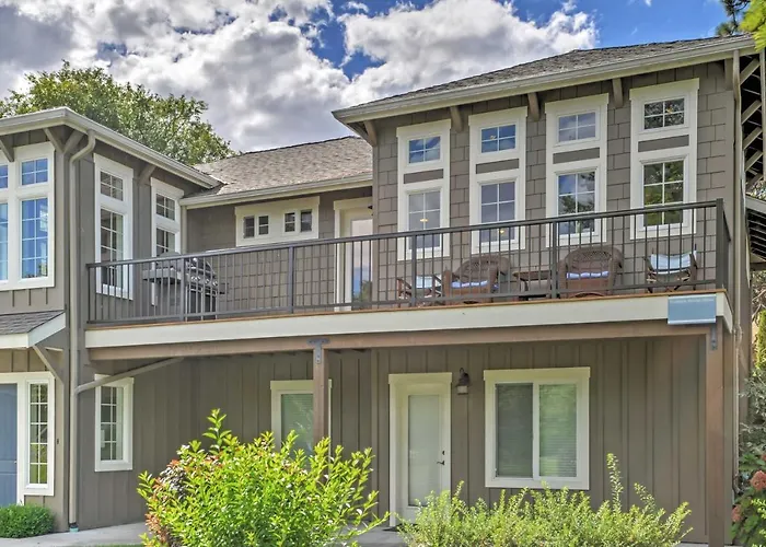 Gorgeous Wapato Point Lakehouse W/ Private Hot Tub