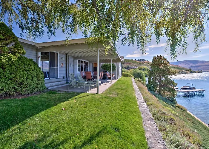 Waterfront Manson Cabin On Lake Chelan W/ Deck!