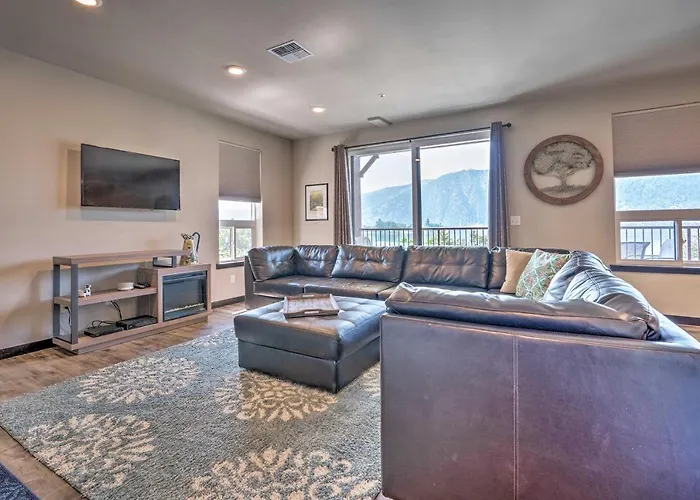 Modern Manson Condo W/ Pool & Lake Chelan Views!