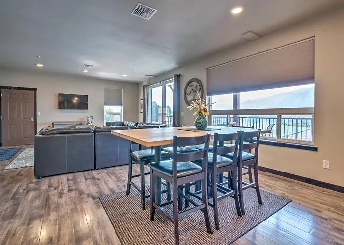 Modern Manson Condo W/ Pool & Lake Chelan Views!