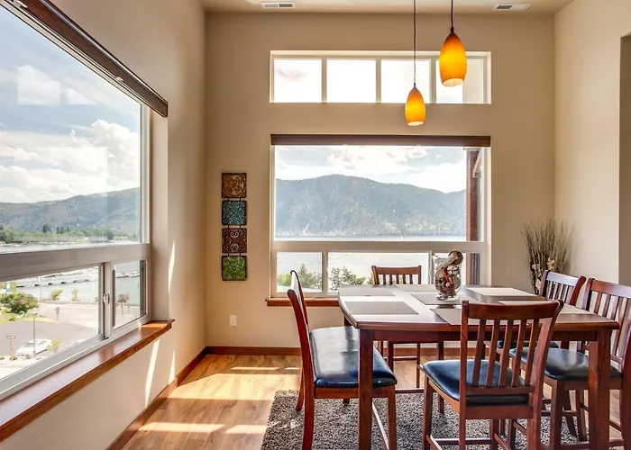 Alluring Manson Lakeside Condo W/ Shared Pool!