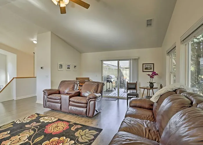 Centrally Located Mt Shasta Home W/ Deck!