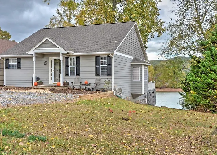 Lakefront Hiawassee Home With Boat Dock And Hot Tub!