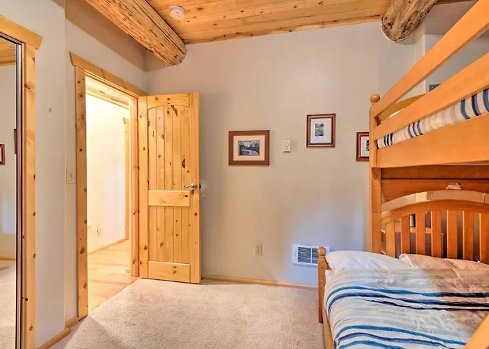 Riverfront Cabin W/ Hot Tub: 2 Mi To Eagle Falls