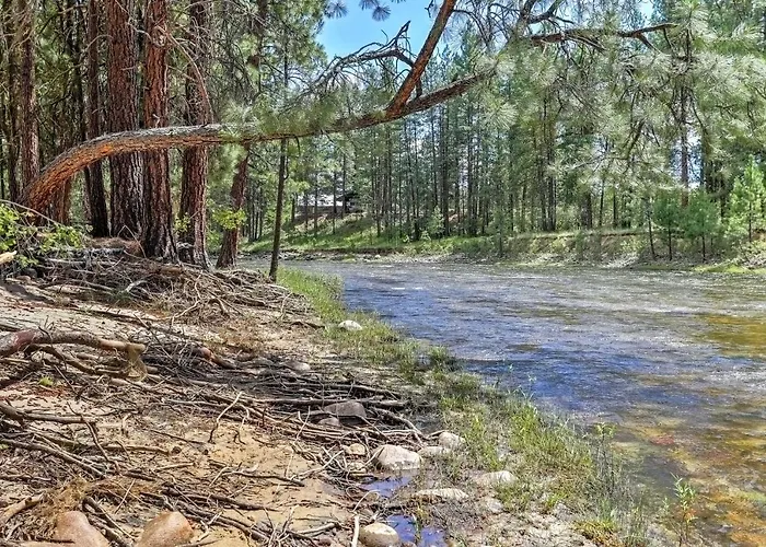 Romantic Riverfront Cottage - 1 Mile To Winthrop!