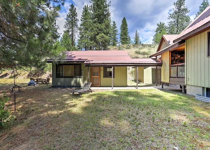 Romantic Riverfront Cottage - 1 Mile To Winthrop!