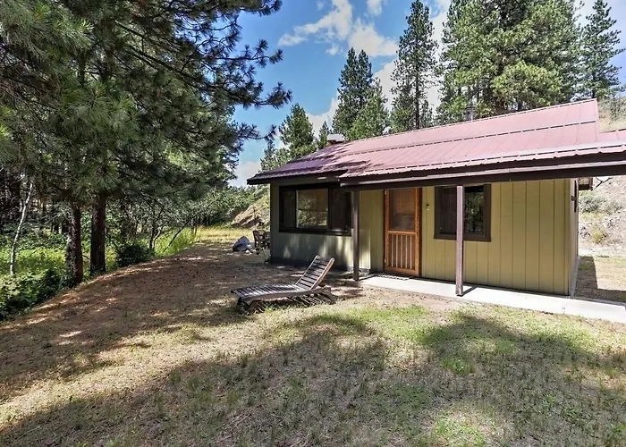 Romantic Riverfront Cottage - 1 Mile To Winthrop!