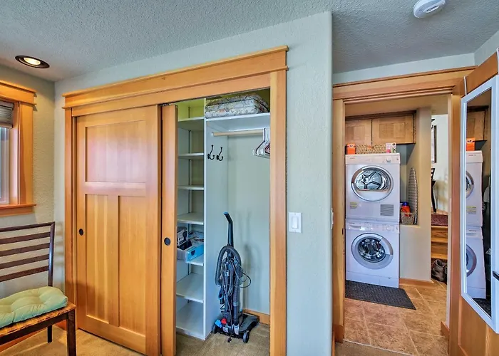 Lake Pend Oreille Condo W/ Porch & Mountain View!