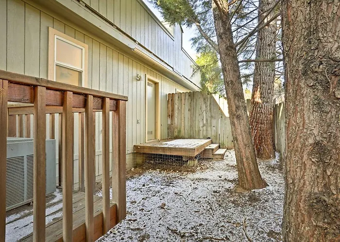 Centrally Located Mt Shasta Home W/ Deck!
