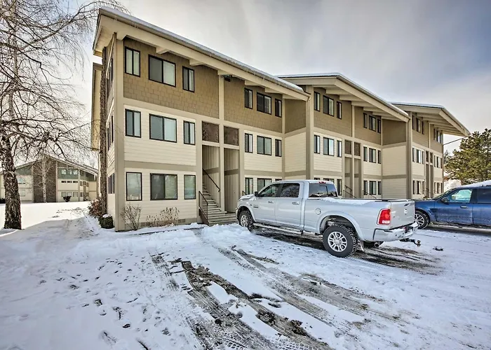 Lake Pend Oreille Condo W/ Porch & Mountain View!
