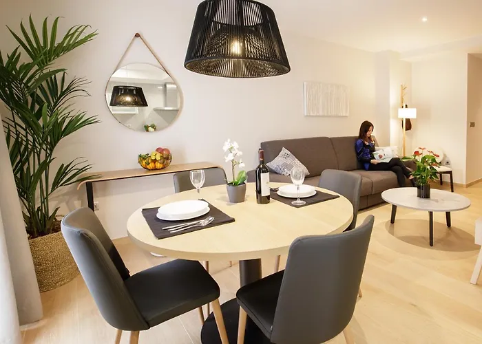 Hotel cerca del colegio: Suites Castellón