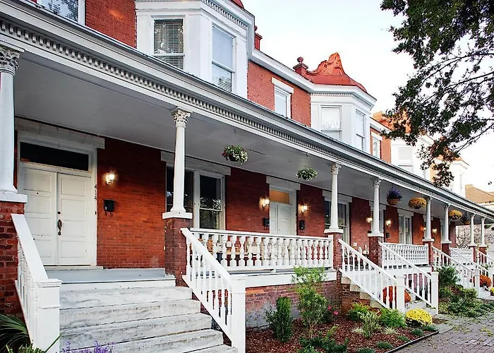 Apartment: 416A Waldburg St - Newly Renovated 1920'S Historic District Apt