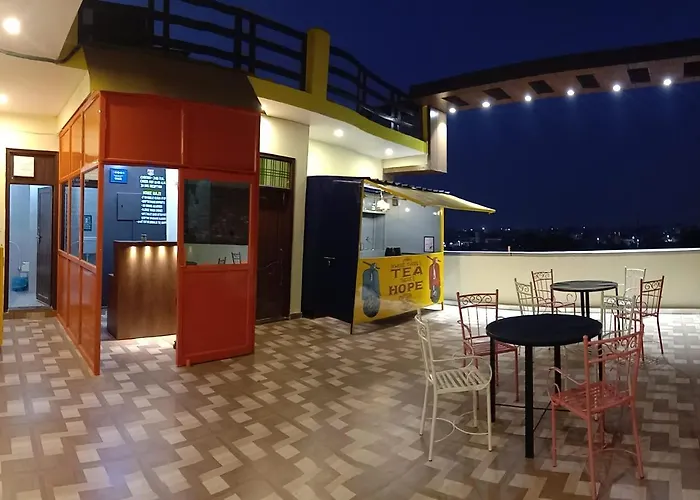Hostel: Hashtag Traveler'S