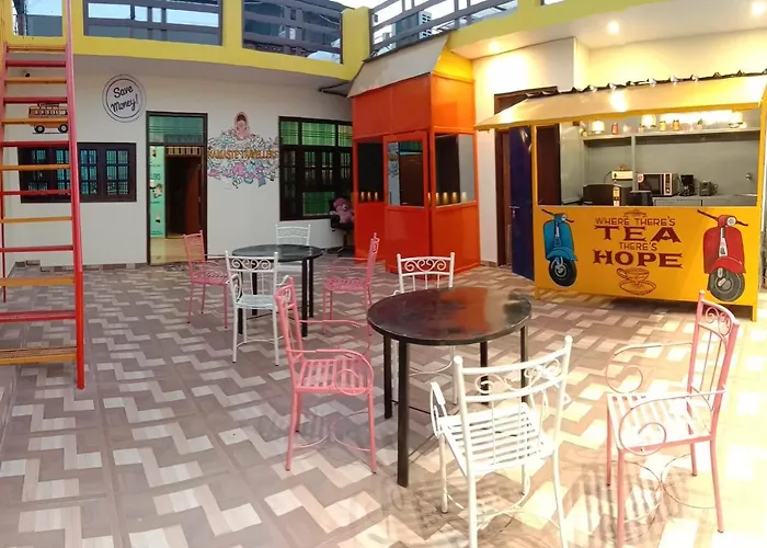 Hostel: Hashtag Traveler'S