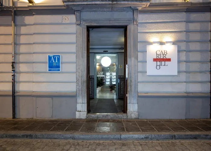 Hotel near College: Palacio Cabrera - Lillo
