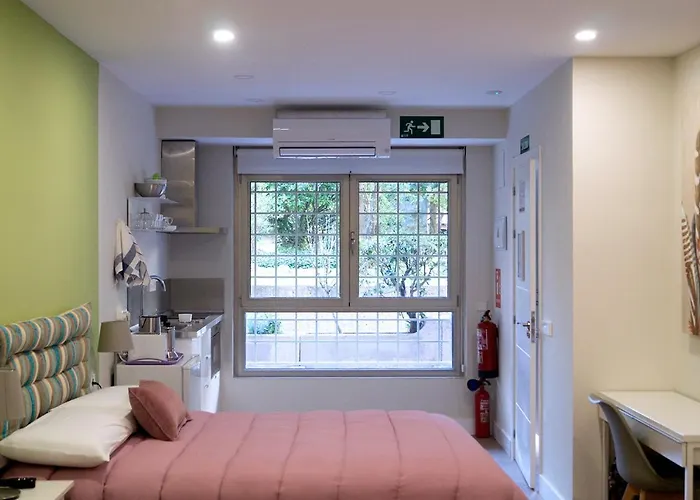 Moncloa Room Apartments