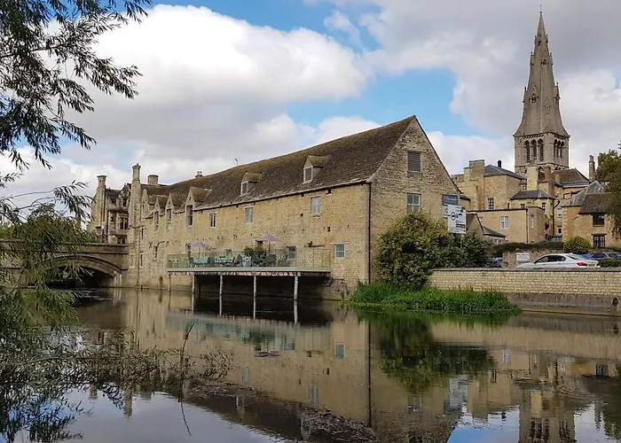 Riverside Apartments Of Stamford