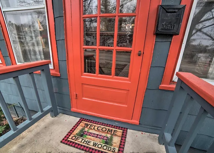 Walk To Waterfront Dtwn Sturgeon Bay Retreat!
