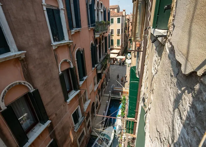 San Polo Canal View Apartments By Wonderful Italy